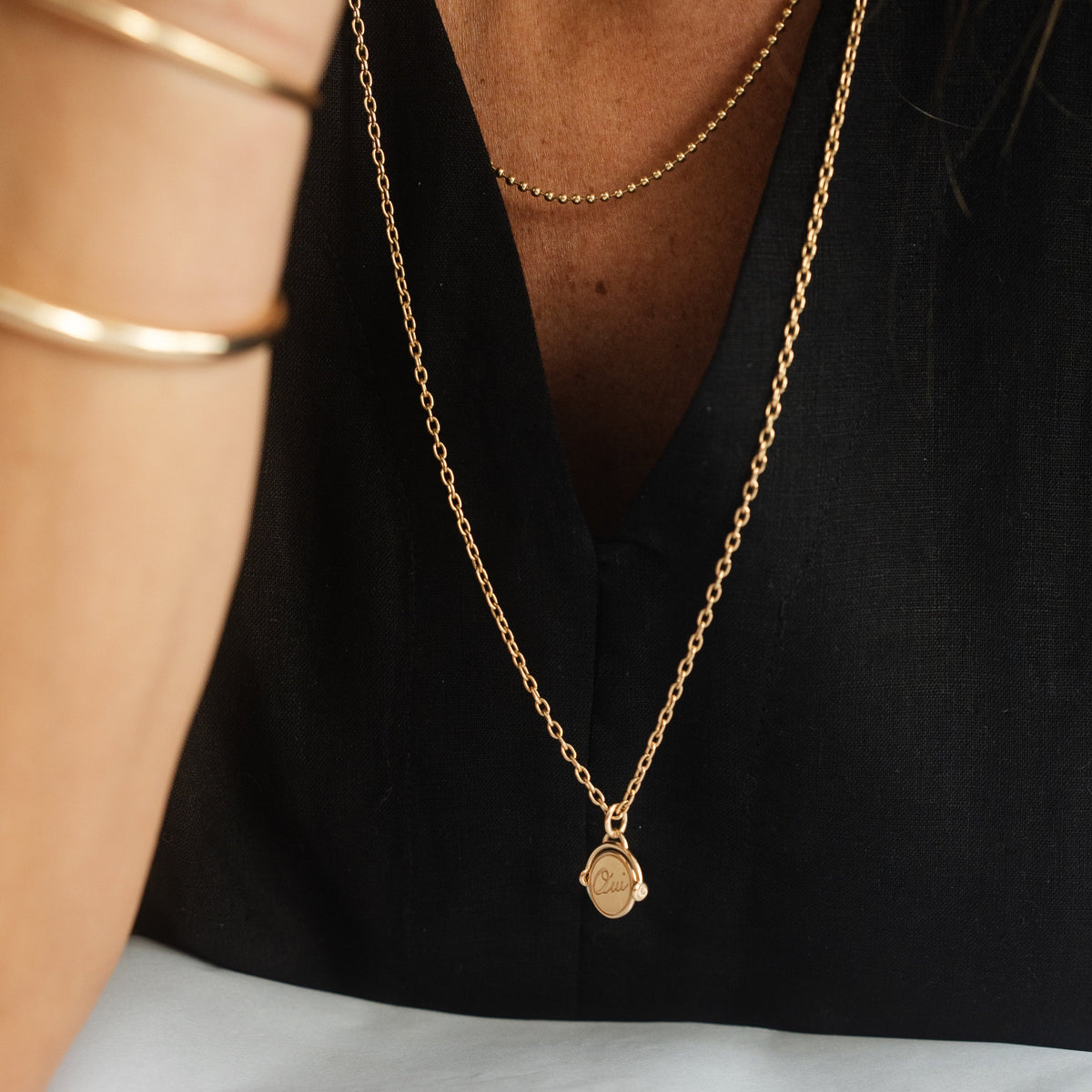 14k solid gold Charme de Décision as a spinning decision charm