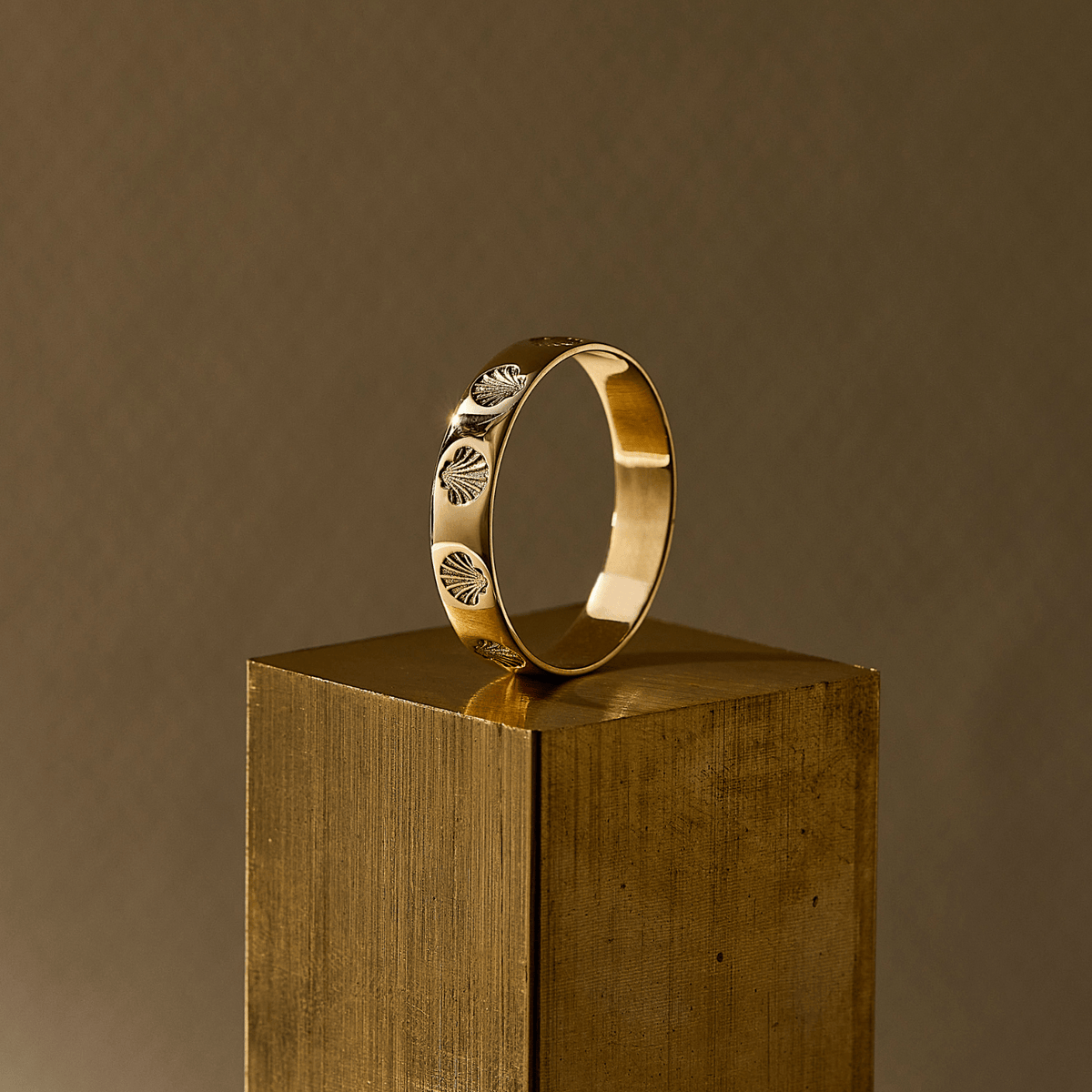 14k solid gold Shell Ring with a sculpted shell design