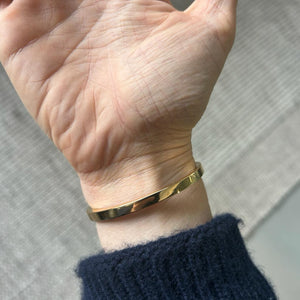SOLD Vintage 18k Yellow Gold Bangle