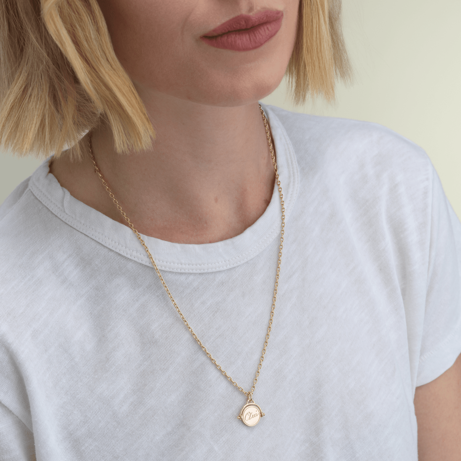 14k solid gold Charme de Décision as a spinning decision charm