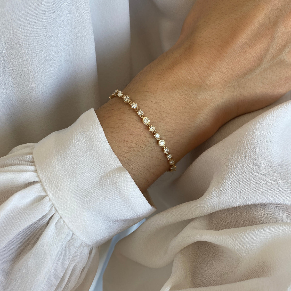 14k solid gold Tennis Bracelet with alternating diamond settings