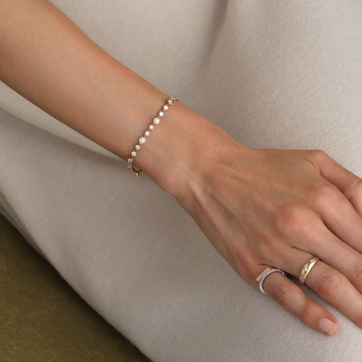 14k solid gold Tennis Bracelet with alternating diamond settings