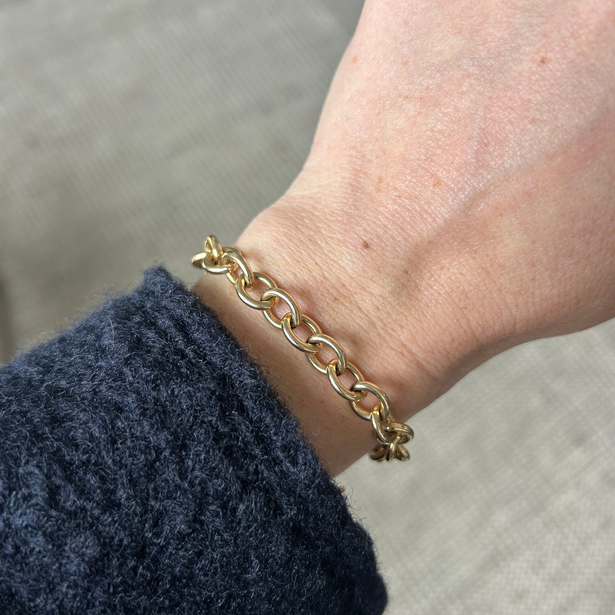SOLD Vintage Classic Round Link Charm Bracelet