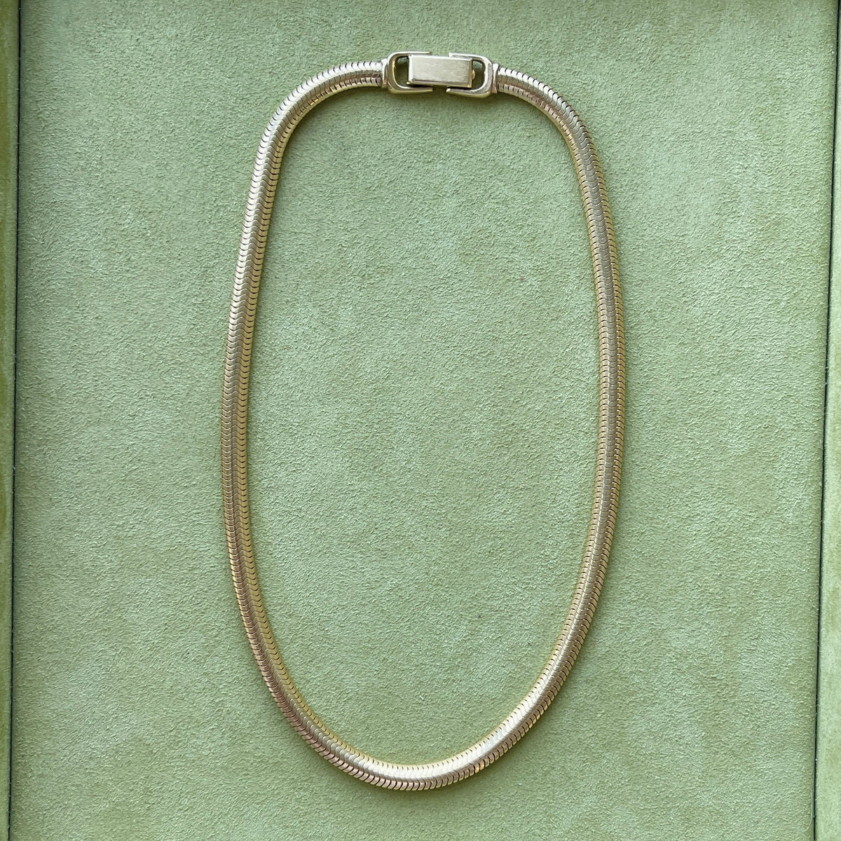 SOLD Vintage Drop 03 — Vintage 14k Wide Snake Chain Collar