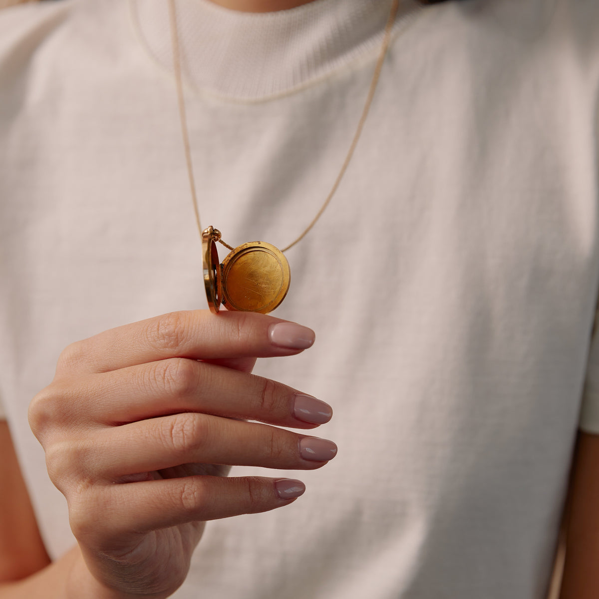 Engravable and Personalizable vintage locket
