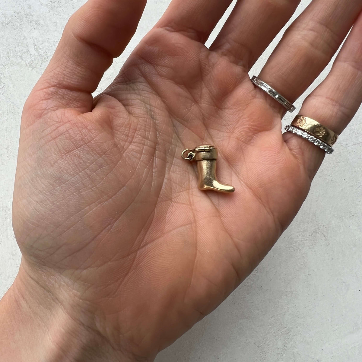 14k gold opening stocking charm
