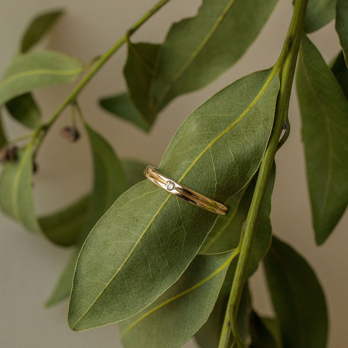 Vintage Gold Ring with One Round Diamond for Women