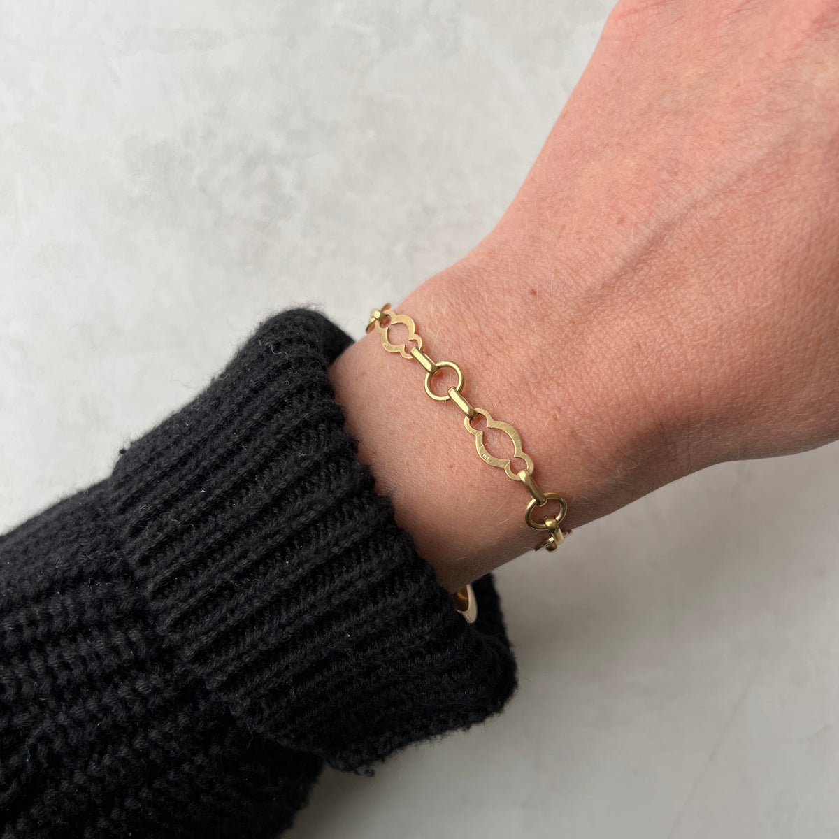 SOLD Vintage Tri-Shaped 18K Bracelet