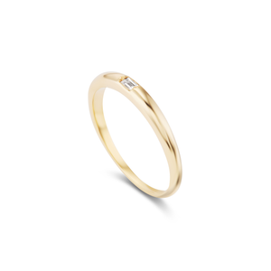 14k gold ring with petite baguette diamond