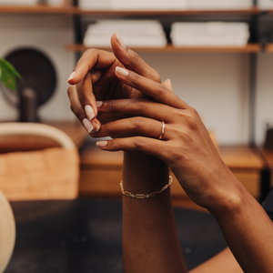 Model wearing the unisex 14k solid gold scalloped edge engravable band